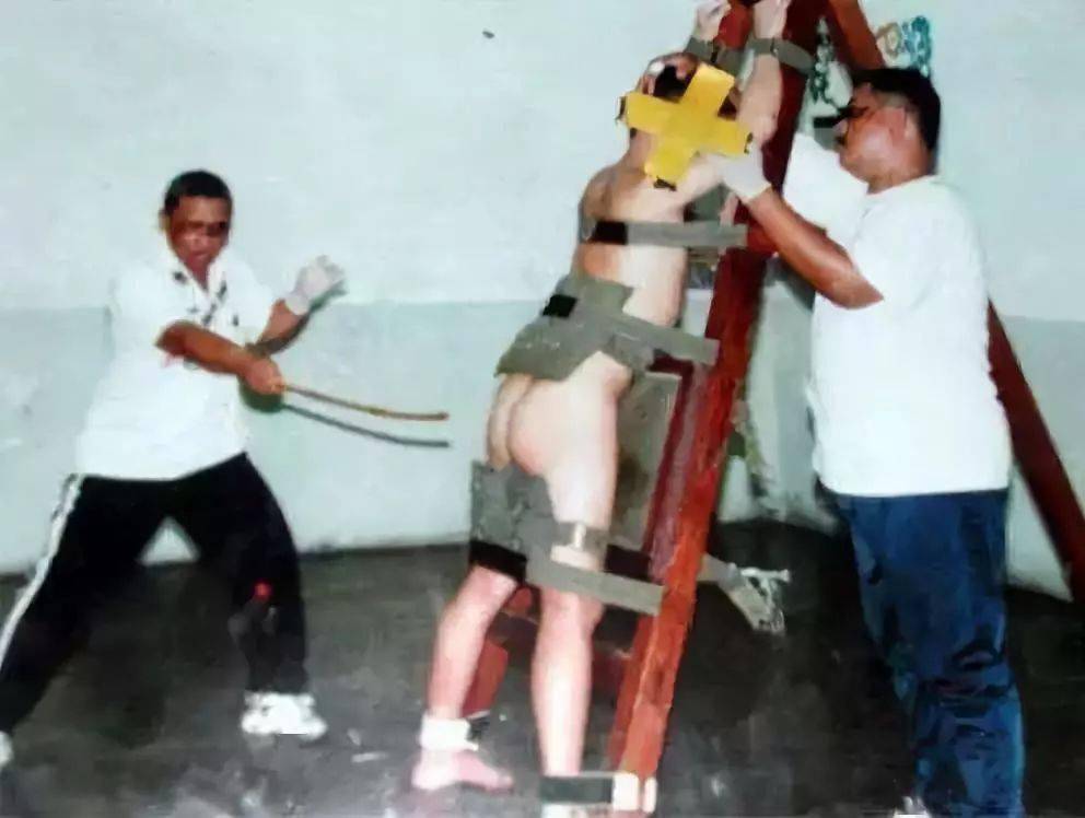 新加坡一小学生因霸凌同学被鞭刑新加坡一小学生因霸凌同学被鞭刑，深度探讨背后的原因与应对之道