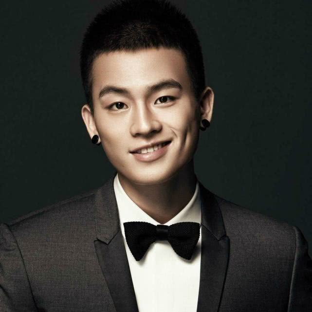 欧豪演绎庄稼汉的“务实浪漫”欧豪演绎庄稼汉的务实浪漫，泥土中的真情与坚韧