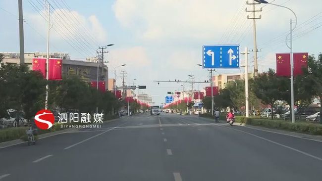 北京大街小巷悬挂国旗 全市喷泉开启北京大街小巷悬挂国旗，全市喷泉开启——共庆盛世繁华
