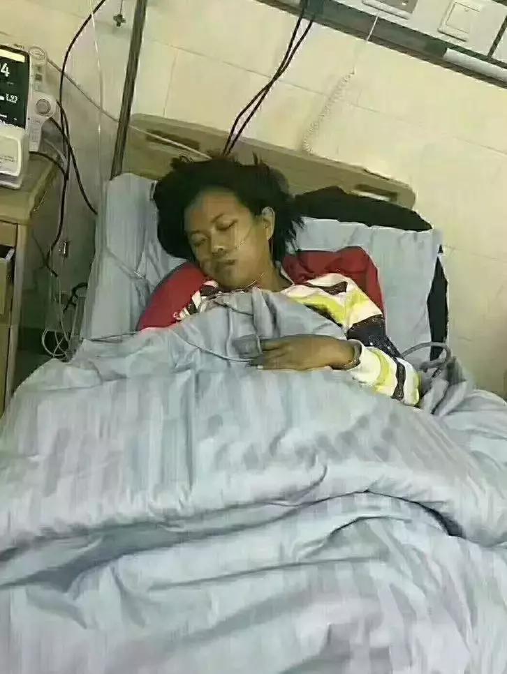 一女子手术过程遭这是一种不道德和不合适的行为。在任何情况下，尊重个人隐私和尊严都是非常重要的。