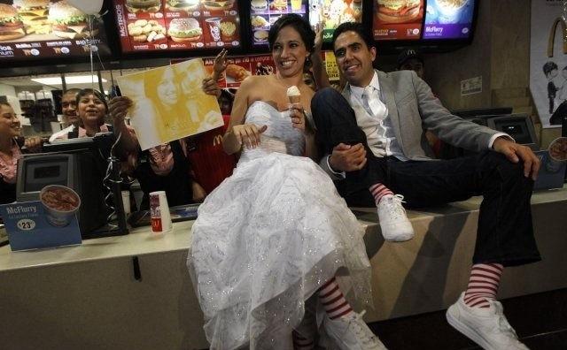 在麦当劳举行婚礼麦当劳婚礼，独特之选背后的浪漫逻辑