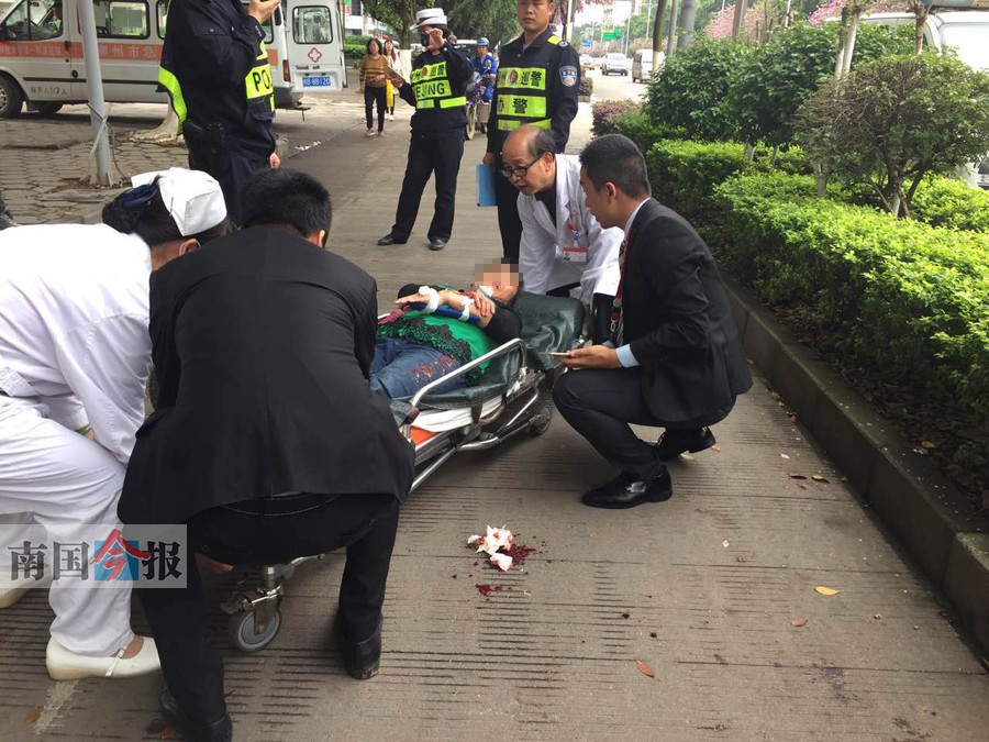 市民帮拦肇事逃逸者市民在遇到肇事逃逸者时，应该采取以下行动