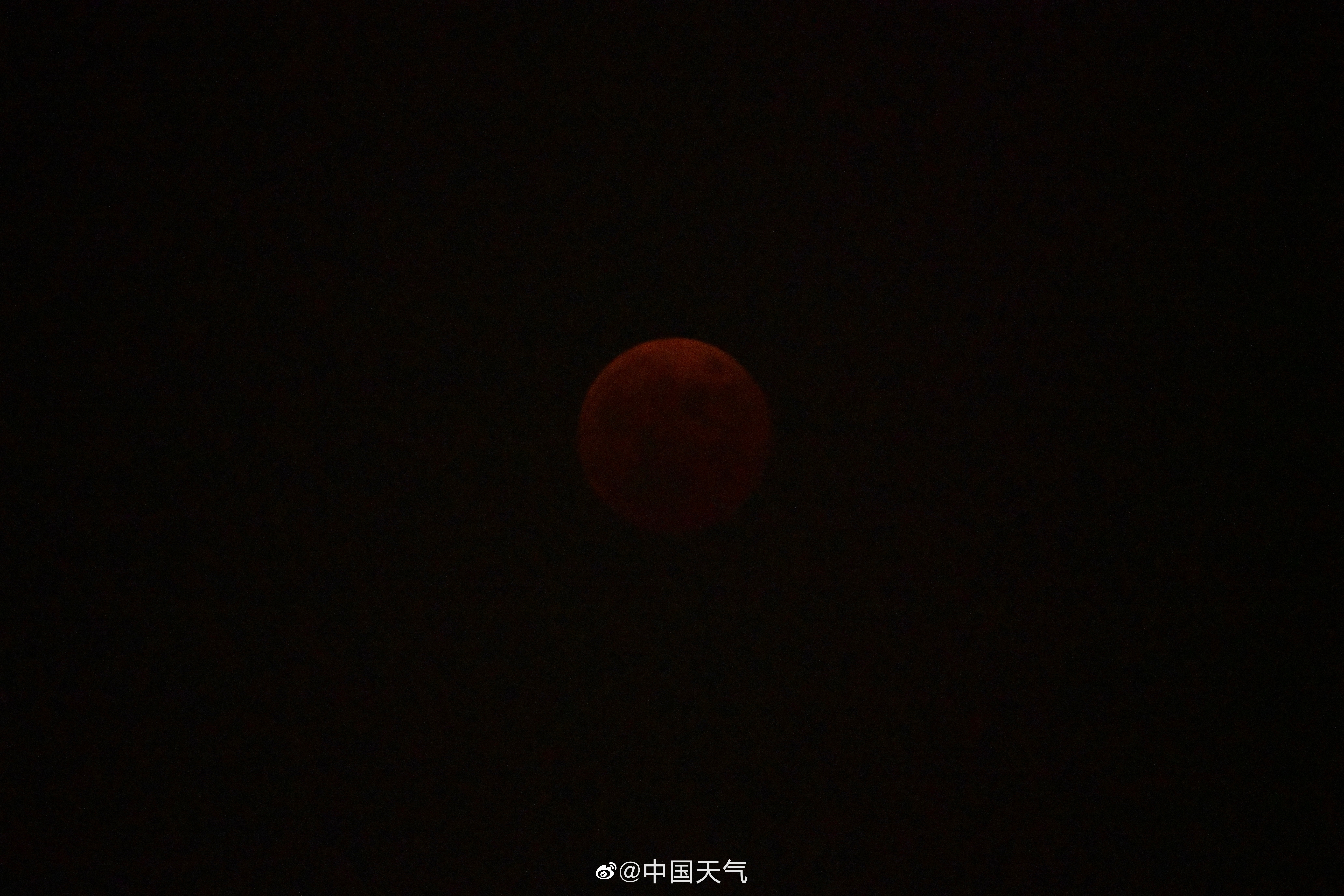 罕见天象“血月”要来了罕见天象血月即将震撼登场，千载难逢的奇观不容错过